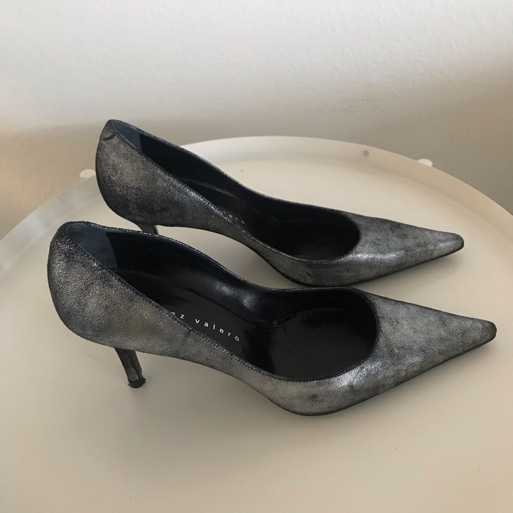 Heels - Picture 3 of 5